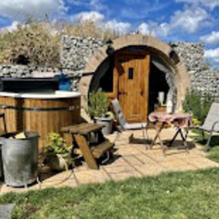 Romantic Escape Luxury Hobbit House With Hot Tub! 希尔内斯 外观 照片