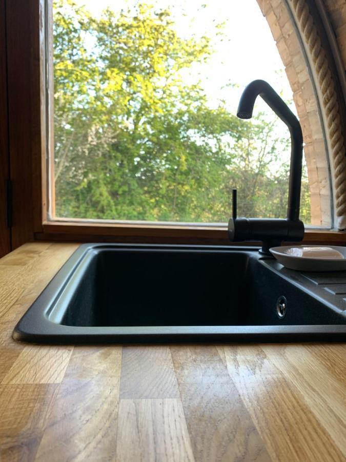 Romantic Escape Luxury Hobbit House With Hot Tub! 希尔内斯 外观 照片