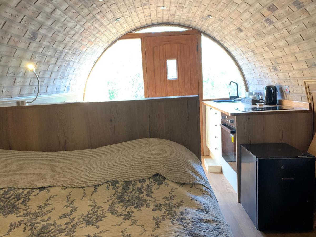 Romantic Escape Luxury Hobbit House With Hot Tub! 希尔内斯 外观 照片