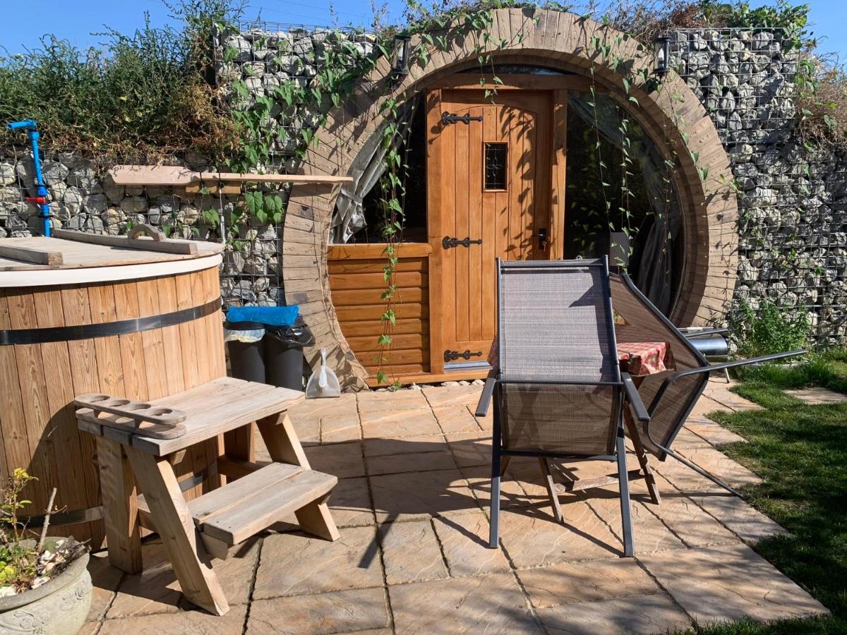 Romantic Escape Luxury Hobbit House With Hot Tub! 希尔内斯 外观 照片