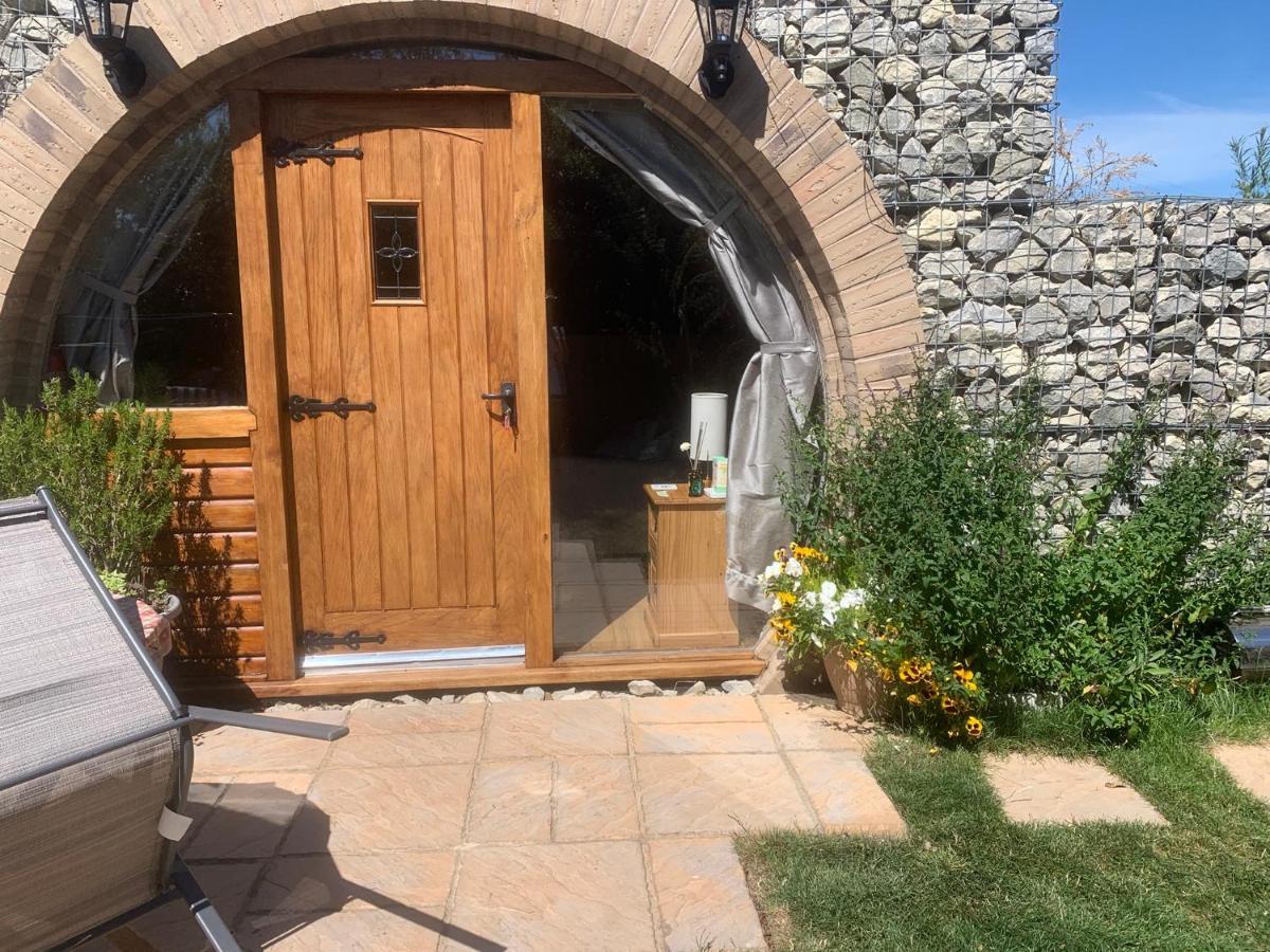 Romantic Escape Luxury Hobbit House With Hot Tub! 希尔内斯 外观 照片
