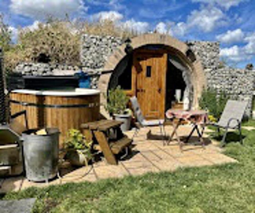 Romantic Escape Luxury Hobbit House With Hot Tub! 希尔内斯 外观 照片